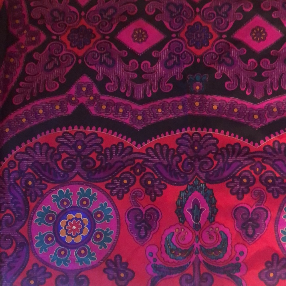 Beautiful Patterned Scarf - image 3